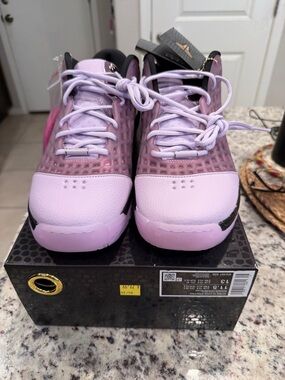 Men’s NWT Kobe III Low Protro Size 11.5